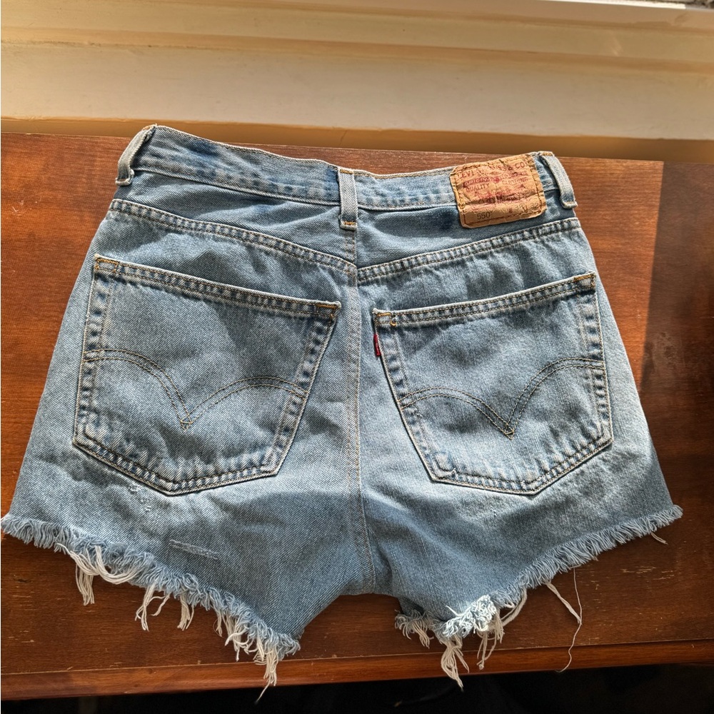 Levi Shorts - Picture 3 of 4